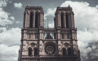 Notre-Dame de Paris en pleurs